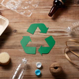 Sugarcane vs Plastic vs Paper Takeaway Containers: A Commercial Buyer’s Guide